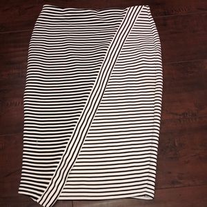 BLACK AND WHITE STRIPED ZARA SKIRT◽️◾️
